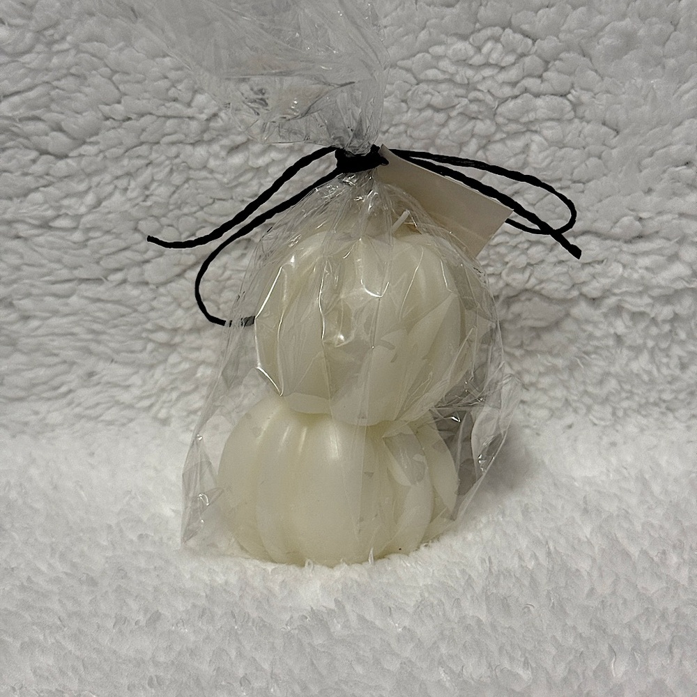 2 pumpkin shaped candles unscented